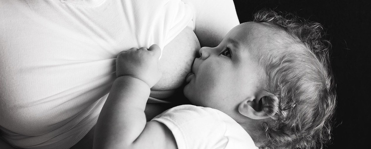 breastfeeding photo in black and white