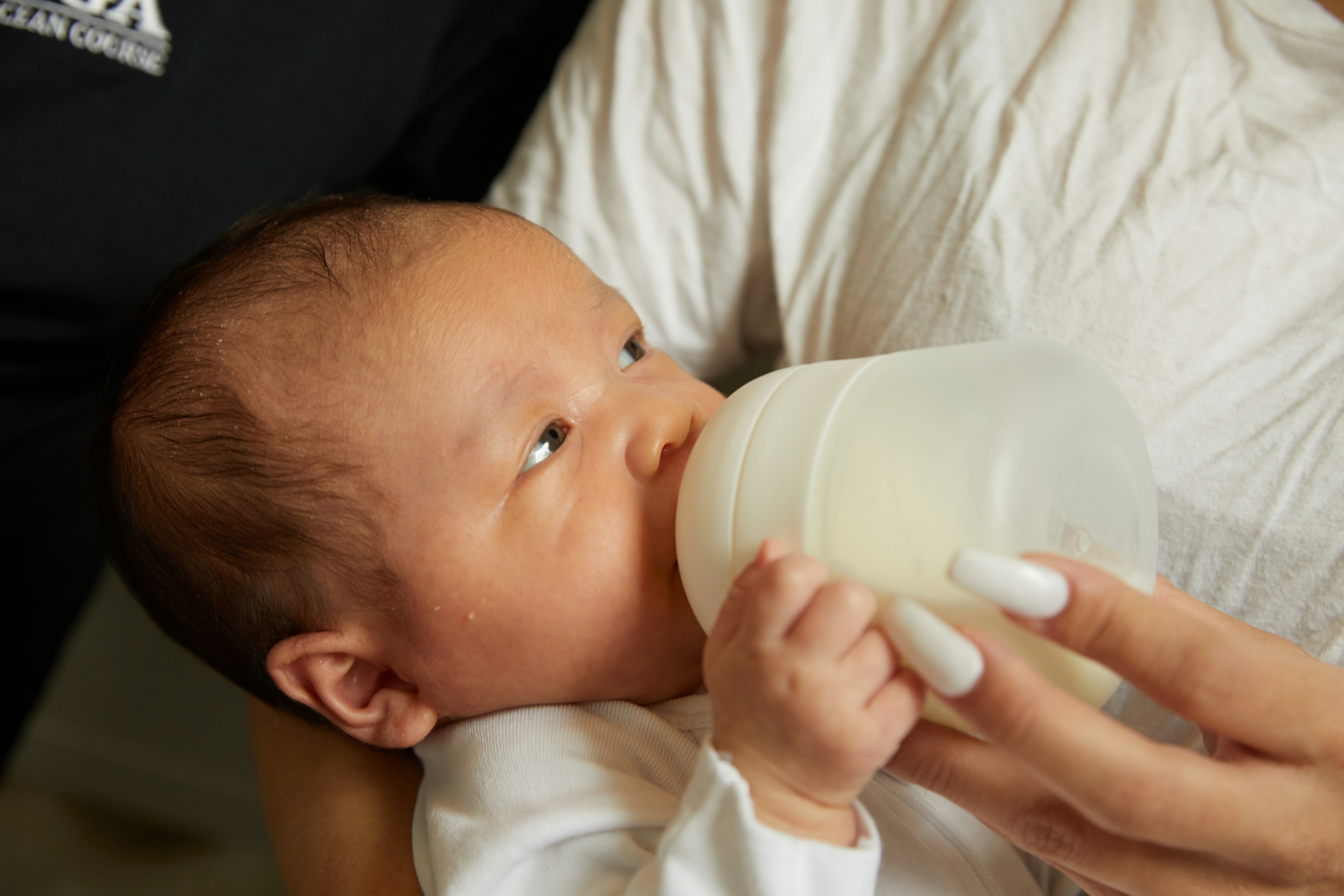 newborn with white nanobebe flexy bottle